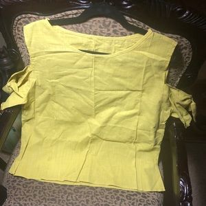 SOLD! Cold Shoulder Top